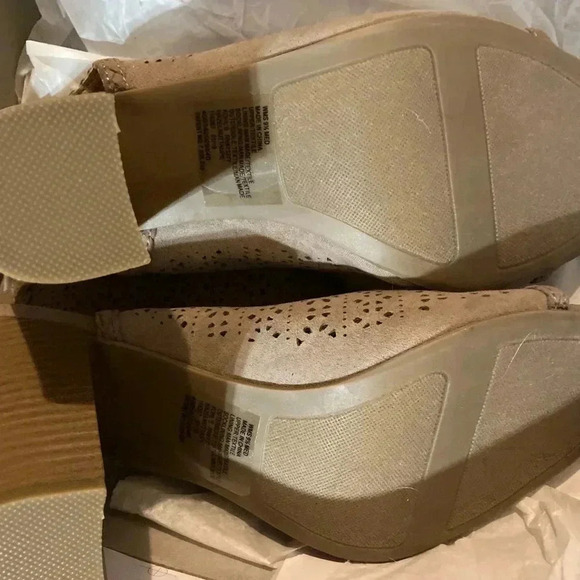 Brand new Lauren Conrad peep toe shoes - Picture 6 of 7